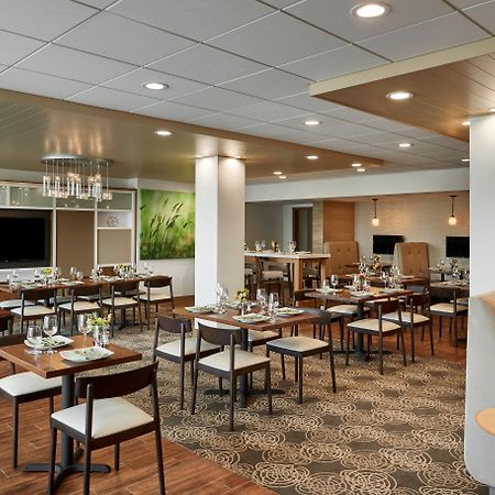 Holiday Inn Alexandria At Carlyle By Ihg Экстерьер фото