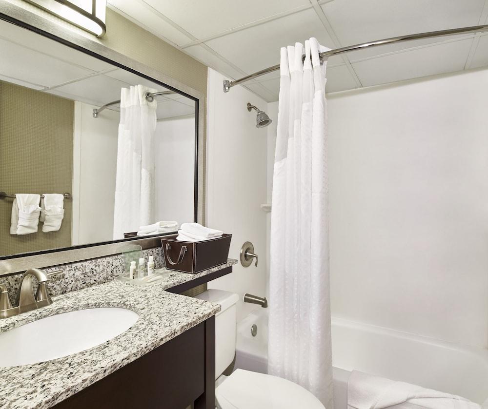 Holiday Inn Alexandria At Carlyle By Ihg Экстерьер фото