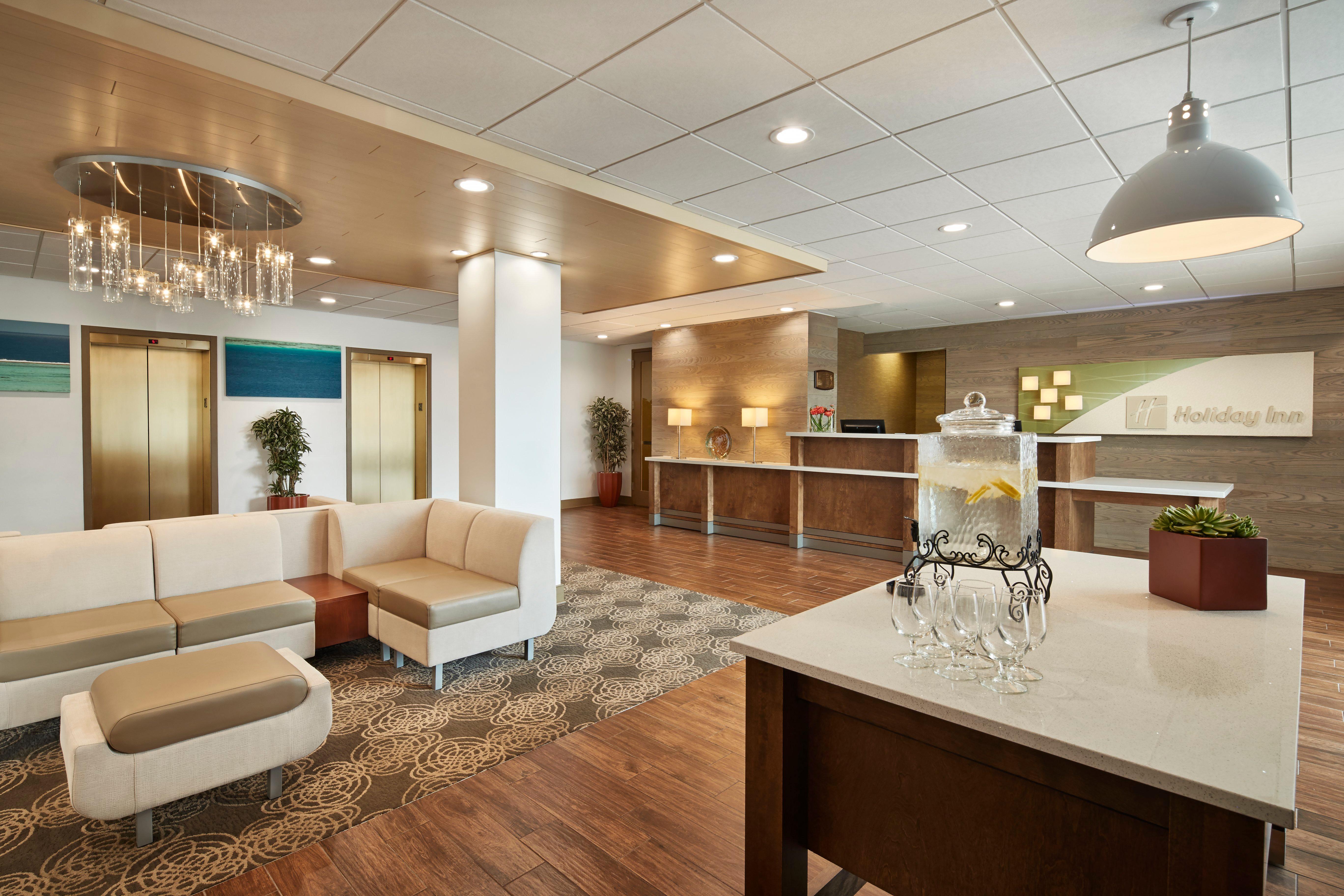 Holiday Inn Alexandria At Carlyle By Ihg Экстерьер фото